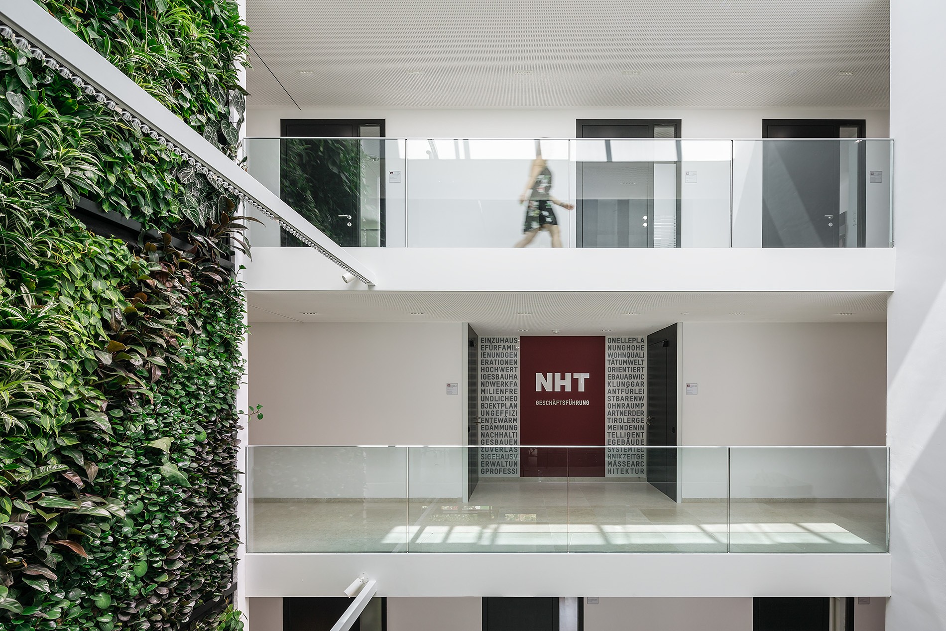 Bürogebäude NHT Gänge