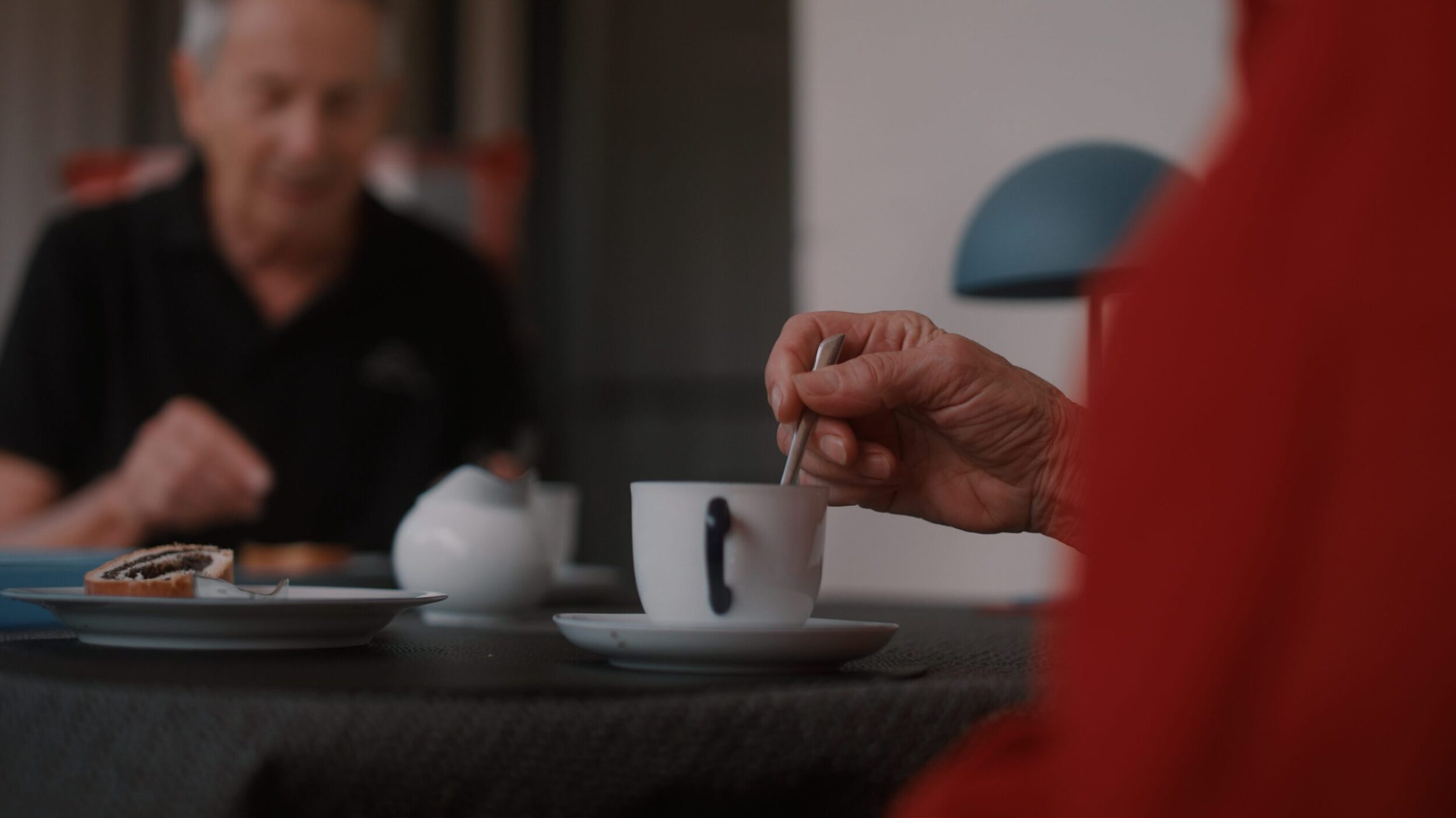 Senioren mit Kaffeetasse